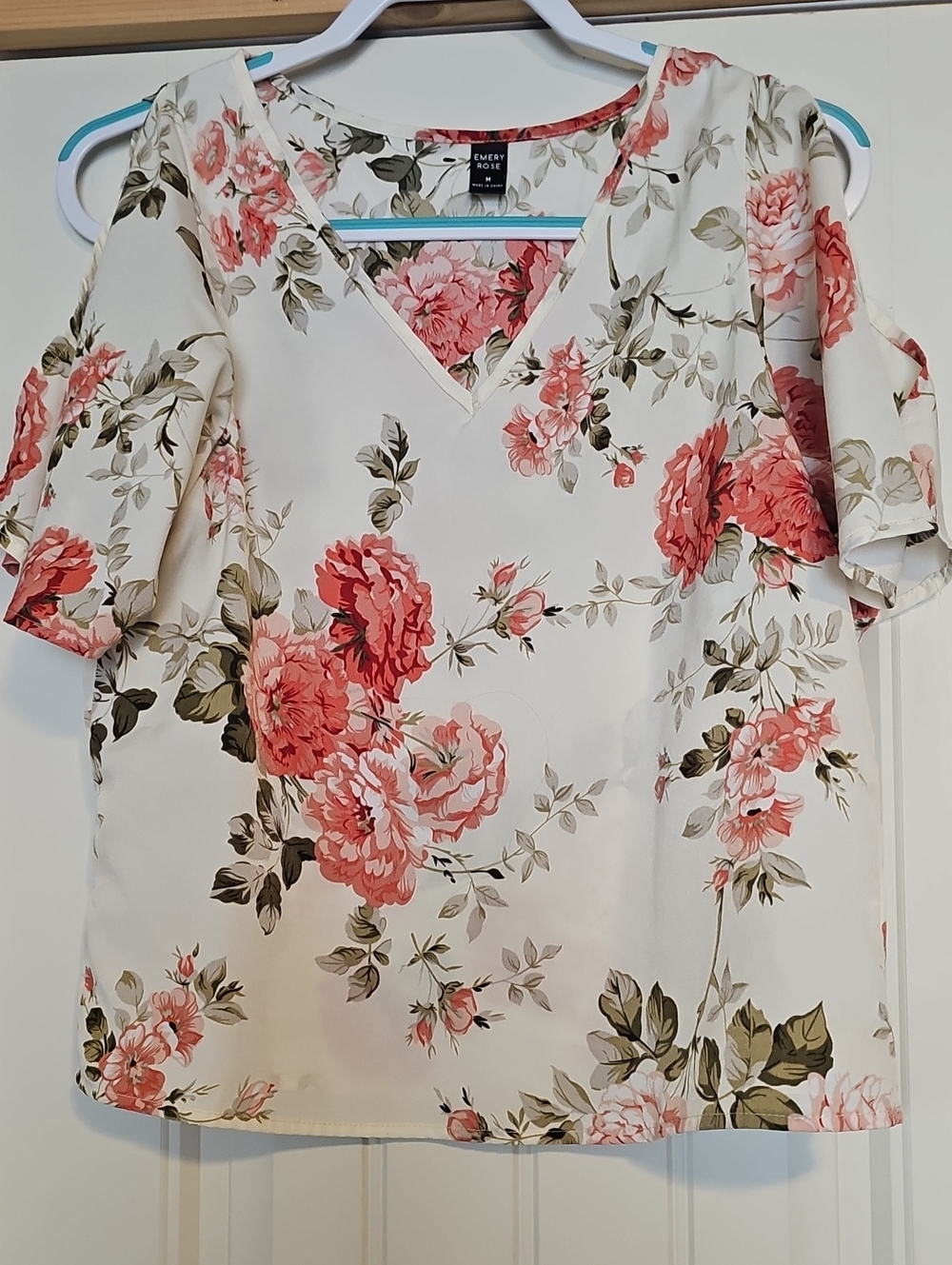 Emery Rose Cream Floral V-Neck Cold-Shoulder Blouse in Coral